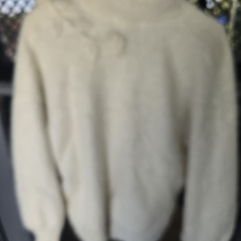 Chic Cream Women's Italian Blazer.